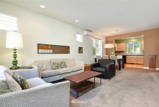 8166 233rd Pl NE, Unit Original in Redmond, WA - Building Photo - Building Photo