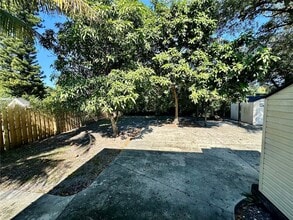 367 NW 153rd St in Miami, FL - Foto de edificio - Building Photo