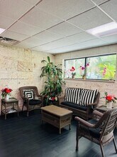 2425 NE 135th St in North Miami, FL - Building Photo - Building Photo