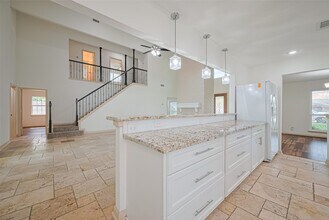 982 W Donovan St in Houston, TX - Building Photo - Building Photo