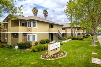 The Meadows in Santa Rosa, CA - Foto de edificio - Building Photo