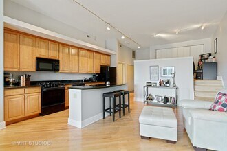 2533 N Ashland Ave in Chicago, IL - Building Photo - Building Photo