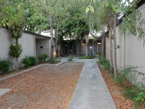 Maroa Lanai Apartments in Fresno, CA - Building Photo - Building Photo