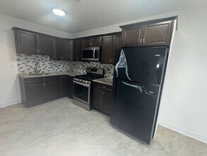 130 Franklin St in Paterson, NJ - Building Photo - Building Photo