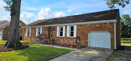 2536 Roundtree Cir in Chesapeake, VA - Building Photo - Building Photo