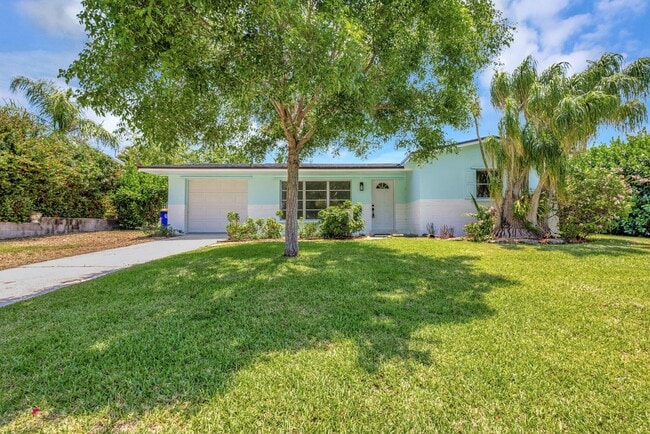 3837 NE Melba Dr in Jensen Beach, FL - Building Photo - Building Photo
