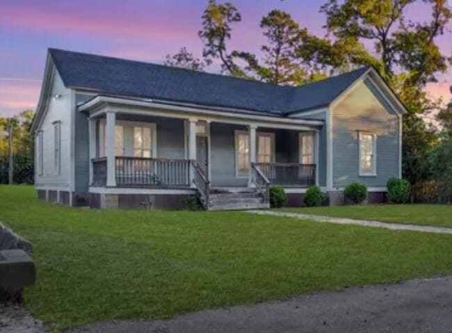 property at 427 W Residence Ave