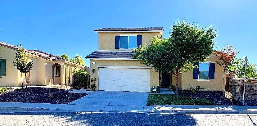 29430 Outfield in Lake Elsinore, CA - Foto de edificio