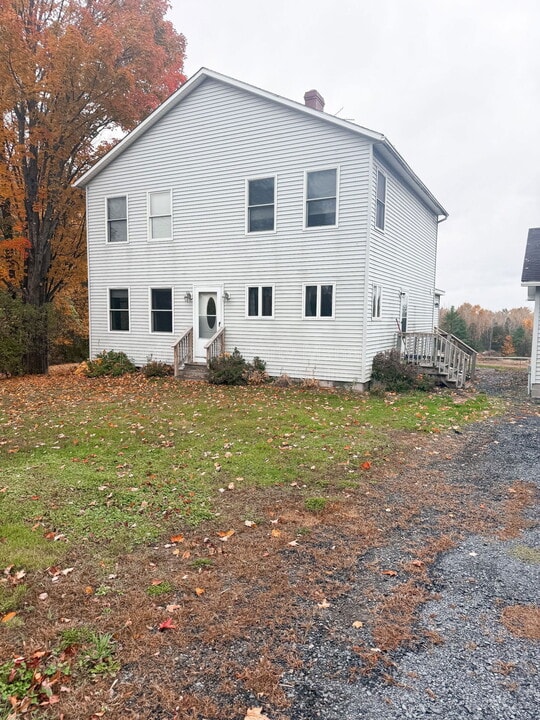 167 Main St in Canaan, ME - Building Photo