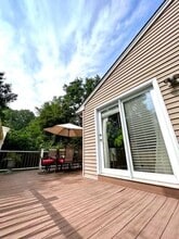 8 Kennedy Dr in Hadley, MA - Building Photo - Building Photo