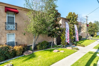 229 Woodruff Apartments in Bellflower, CA - Building Photo - Building Photo