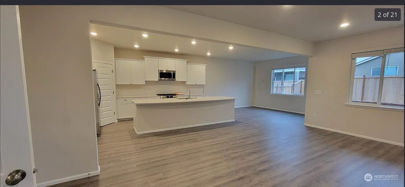 1029 Panoramic Lp in Bremerton, WA - Building Photo