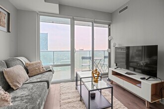 531A Yonge St in Toronto, ON - Building Photo - Building Photo