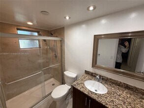 9450 SW 77th Ave in Miami, FL - Building Photo - Building Photo