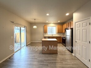 4258 SE Maya Ct in Hillsboro, OR - Building Photo - Building Photo