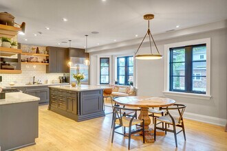 461 Oriole Pkwy in Toronto, ON - Building Photo - Building Photo