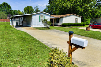 135 Arapaho Drive in Belleville, IL - Building Photo - Building Photo