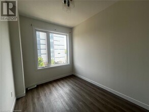 650 Victoria St S in Kitchener, ON - Building Photo - Building Photo