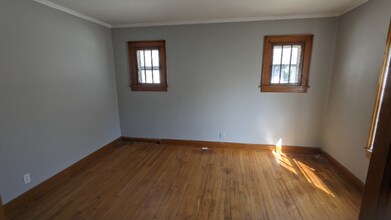 524 S Hardy Ave in Independence, MO - Foto de edificio - Building Photo