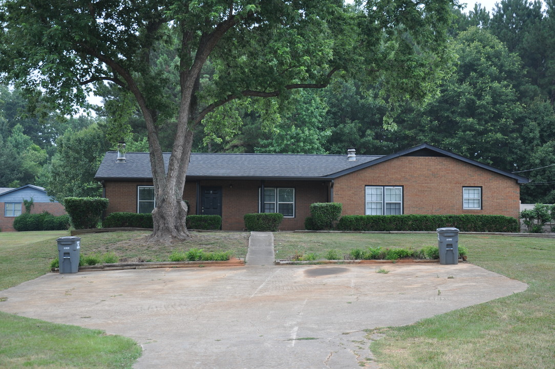 1310 Aiken Rd in Bogart, GA - Building Photo