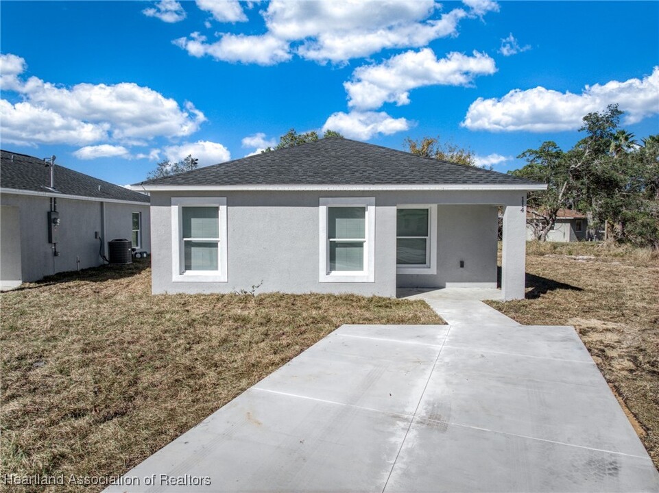 114 Atlas Ct NW in Lake Placid, FL - Foto de edificio