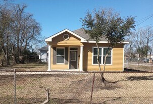 995 Ewing St in Beaumont, TX - Building Photo