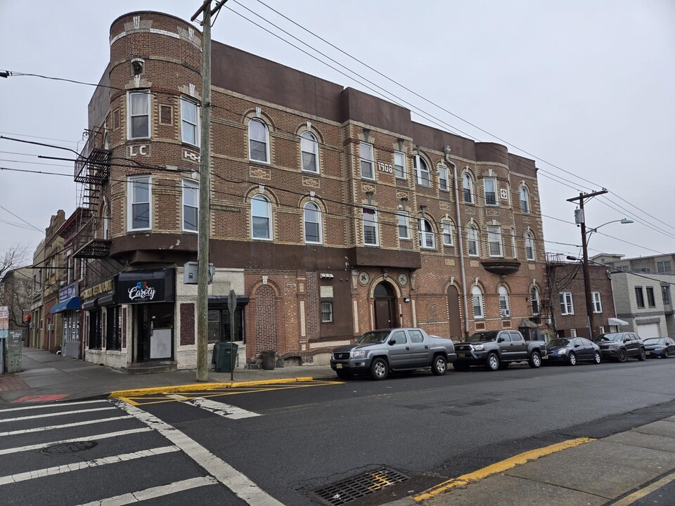 200 Anderson Ave in Fairview, NJ - Building Photo