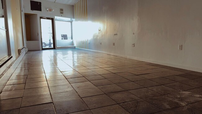 1241 Main Ave in Clifton, NJ - Foto de edificio - Building Photo