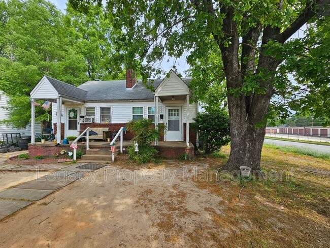 1338 Rayon St