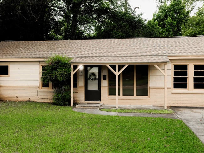 property at 137 Country Club Cir