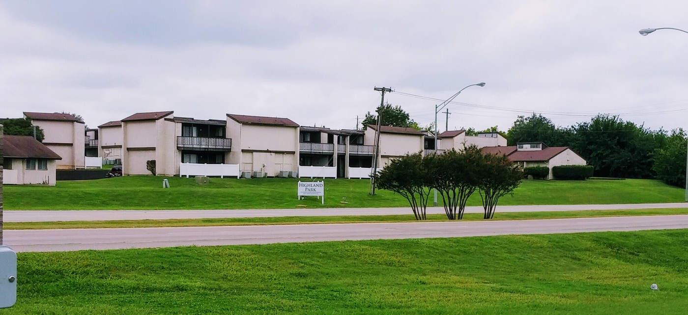 Highland Park in Ardmore, OK - Building Photo