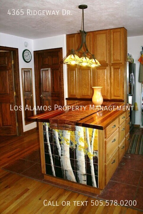 4365 Ridgeway Dr in Los Alamos, NM - Building Photo