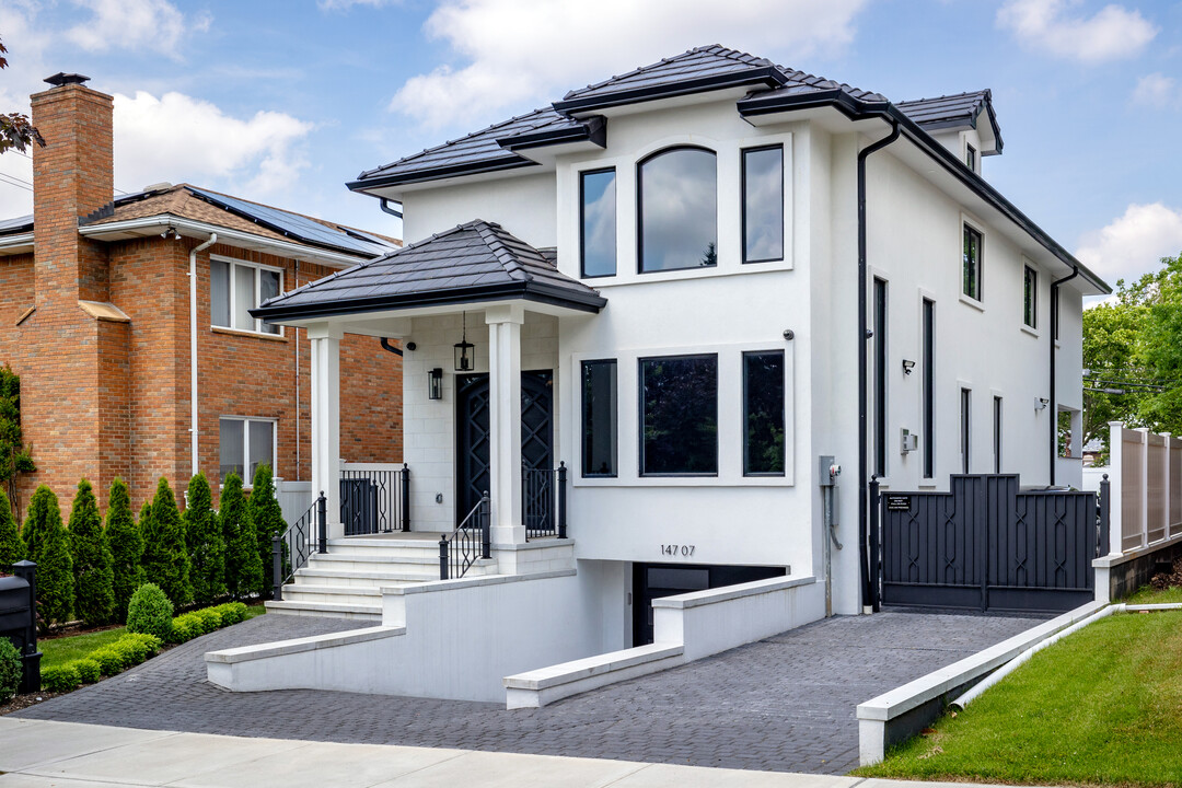 14707 8th Ave in Whitestone, NY - Foto de edificio