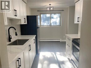 163 Chandler Dr in Kitchener, ON - Building Photo - Building Photo