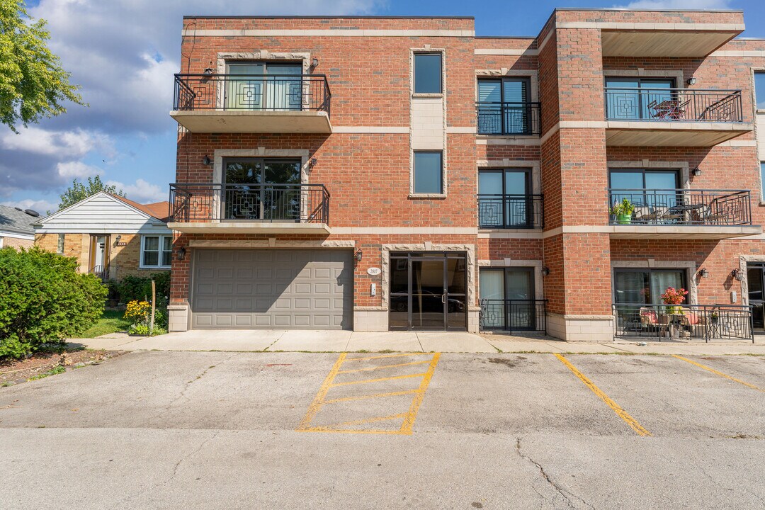 2807 N 75th Ct in Elmwood Park, IL - Building Photo