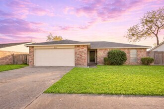 9907 Towne Tower Ln in Sugar Land, TX - Building Photo - Building Photo