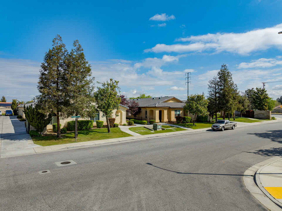 Old River Place in Bakersfield, CA - Foto de edificio