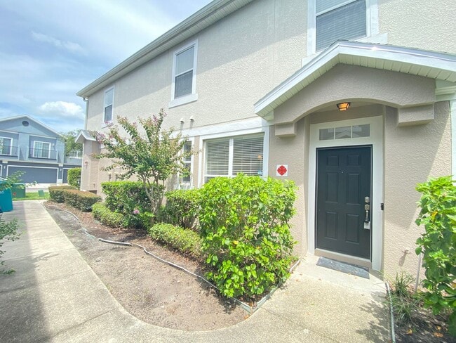 Just reduced!!! Gated Community!  Carter G in Orlando, FL - Building Photo - Building Photo