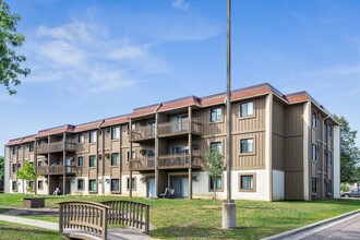 Westside in Hopkins, MN - Foto de edificio - Building Photo