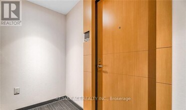 11-6011 Wellesley St W in Toronto, ON - Building Photo - Building Photo