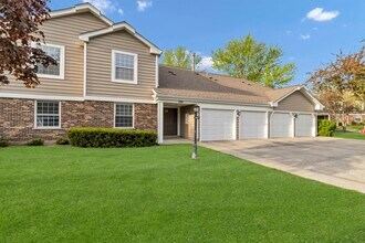 350 Newgate Ct in Schaumburg, IL - Building Photo - Building Photo