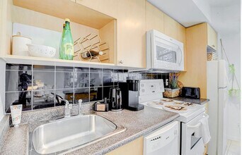 15 Yonge St in Toronto, ON - Building Photo - Building Photo