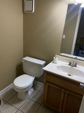 118 NE Greystone Dr in Lee's Summit, MO - Building Photo - Building Photo