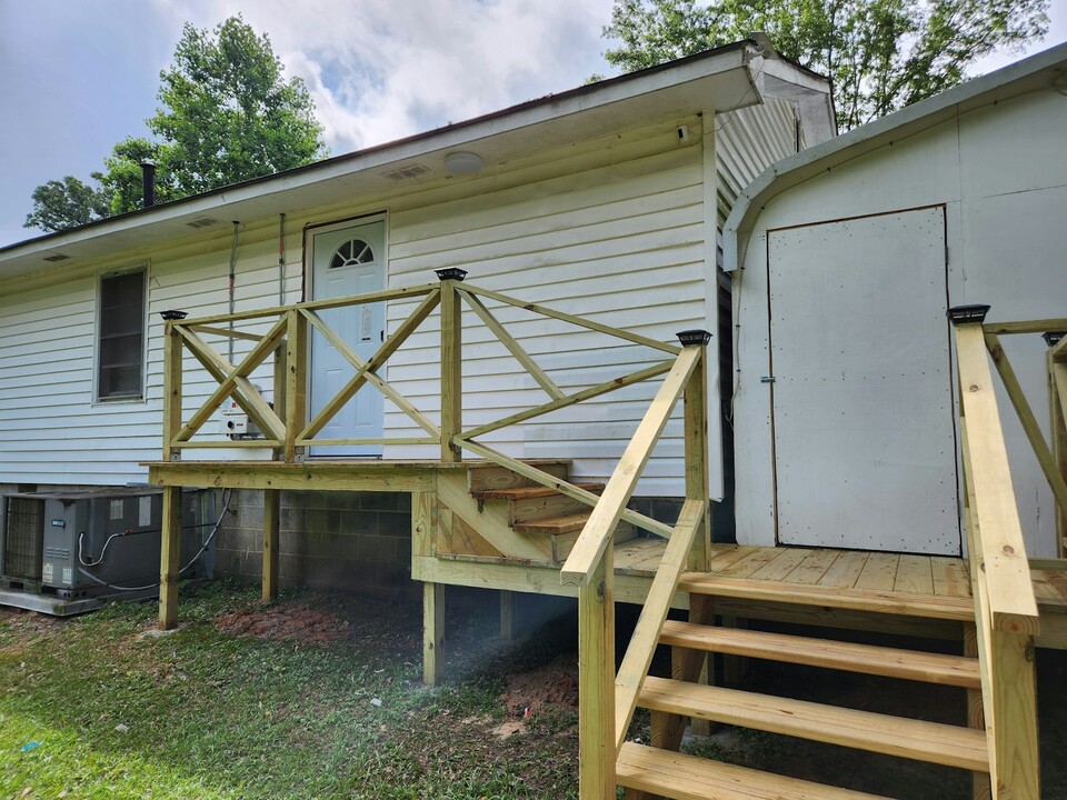 389 Collins Rd in Toccoa, GA - Building Photo