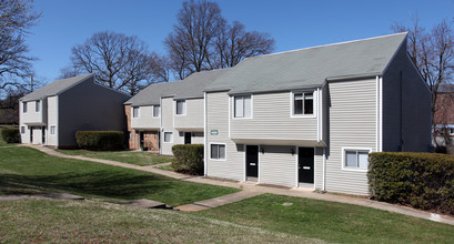 Ridgewood Apartments in Greensboro, NC - Building Photo - Building Photo