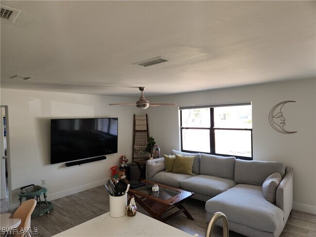 property at 1605 S Mayfair Rd
