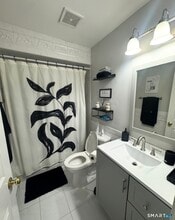 136 Deer Hill Ave in Danbury, CT - Building Photo - Building Photo