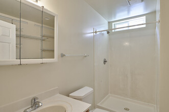 960 61st St in Oakland, CA - Foto de edificio - Building Photo