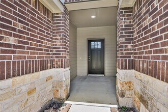 214 Kickapoo Dr in Anahuac, TX - Building Photo - Building Photo