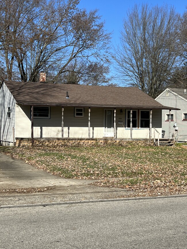 1636 Country Club Ave in Youngstown, OH - Building Photo - Building Photo